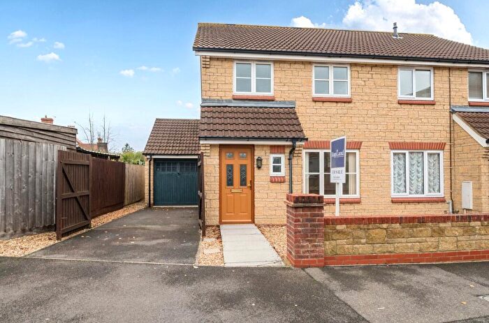 3 Bedroom Semi Detached House For Sale In Hine Close, Gillingham, Dorset, SP8