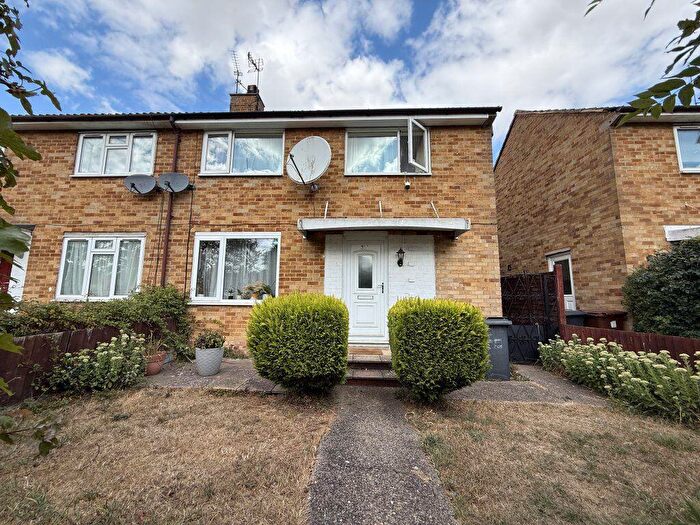 2 Bedroom House To Rent In Gainsborough Road, NN18