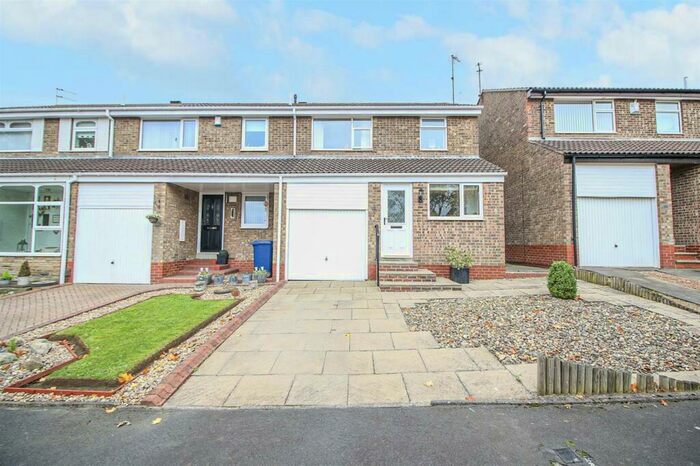 3 Bedroom End Of Terrace House To Rent In Honiton Court, Kingston Park, NE3