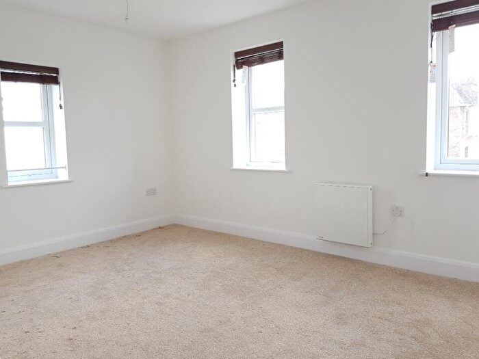 2 Bedroom End Of Terrace House To Rent In Beecroft Way, Dunstable, LU6