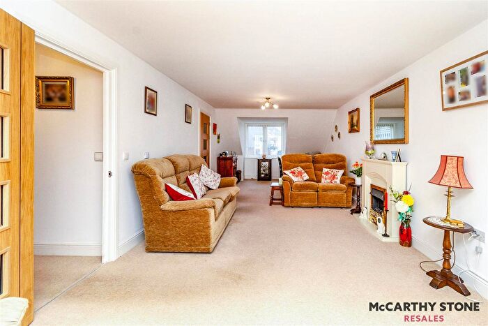 1 Bedroom Flat For Sale In Algar Court, Penn Road, Wolverhampton, WV4