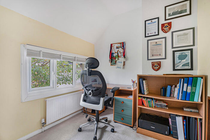 3 Bedroom End Of Terrace House For Sale In Curtis Way, Berkhamsted, HP4