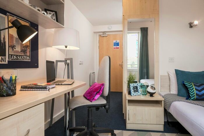 1 Bedroom Flat To Rent In Brunel Close, Exeter, EX4