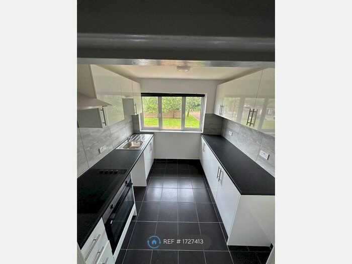 2 Bedroom Maisonette To Rent In Rowle Close, Stantonbury, Milton Keynes, MK14