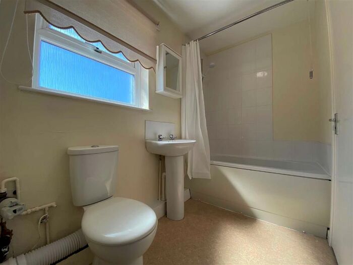 1 Bedroom Flat To Rent In Grovehill, Hessle, HU13