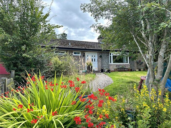 3 Bedroom Bungalow For Sale In Old Barn Close, Llandinam, Powys, SY17