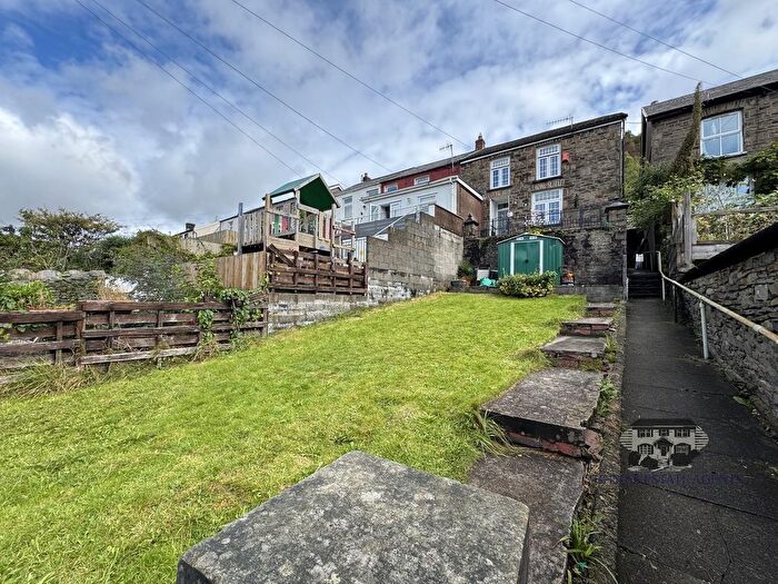 4 Bedroom End Of Terrace House For Sale In Miskin Road, Tonypandy, Rhondda Cynon Taff, CF40