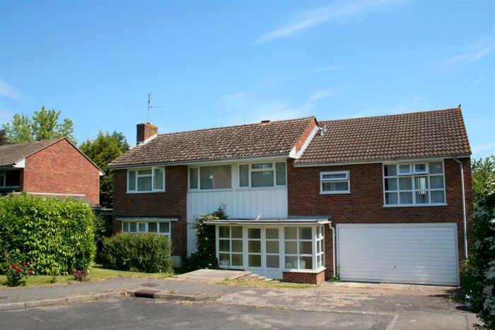 1 Bedroom Flat To Rent In Highpoint, Haywards Heath, RH16