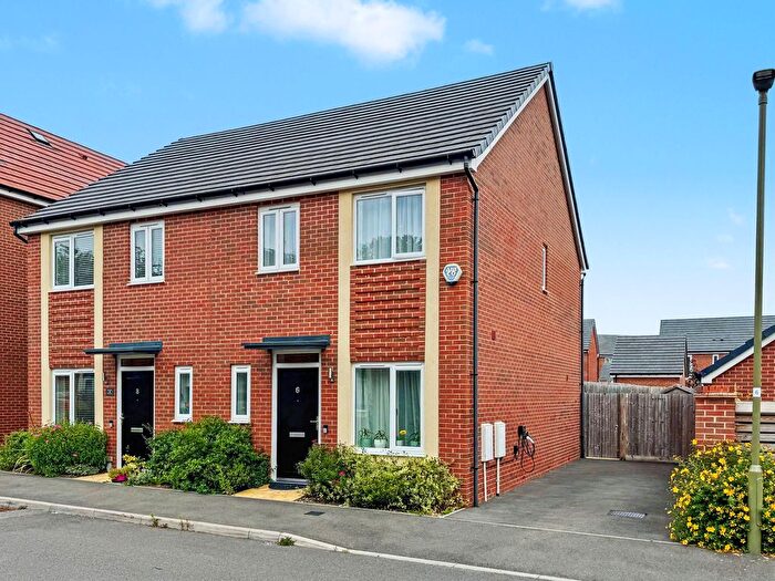 3 Bedroom Semi-Detached House For Sale In Rae Crescent, Wantage, OX12