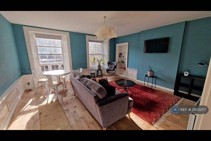 2 Bedroom Flat To Rent In Infirmary Street, Edinburgh, EH1