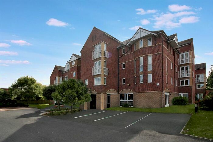 1 Bedroom Flat For Sale In Marden Avenue, Cullercoats, North Shields, NE30