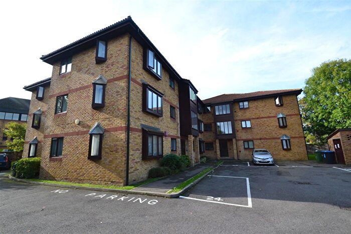 1 Bedroom Flat To Rent In St. Georges Close, Horley, RH6