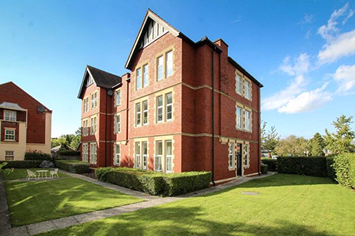 3 Bedroom Flat For Sale In Perrett Way, Ham Green, BS20