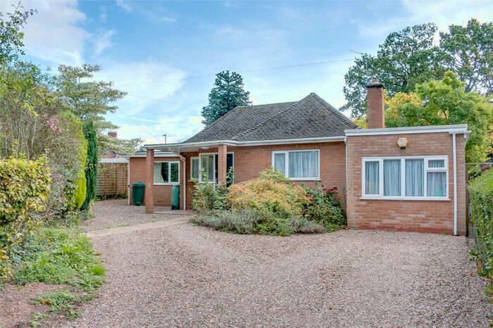 3 Bedroom Bungalow To Rent In Warwick Avenue, Bromsgrove, B60