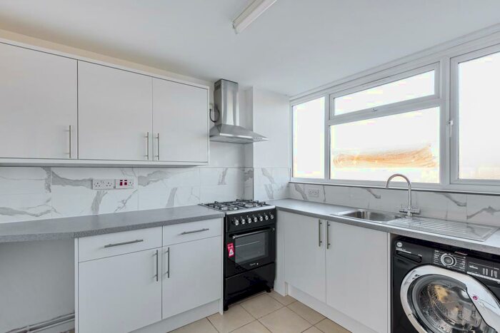 3 Bedroom Apartment To Rent In Abingdon, Oxfordshire, OX14