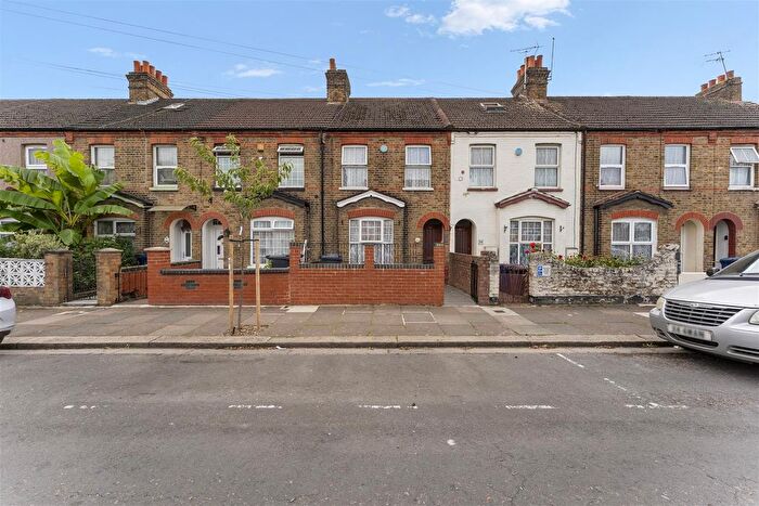 4 Bedroom Terraced House For Sale In Inverness Road, Southall, UB2