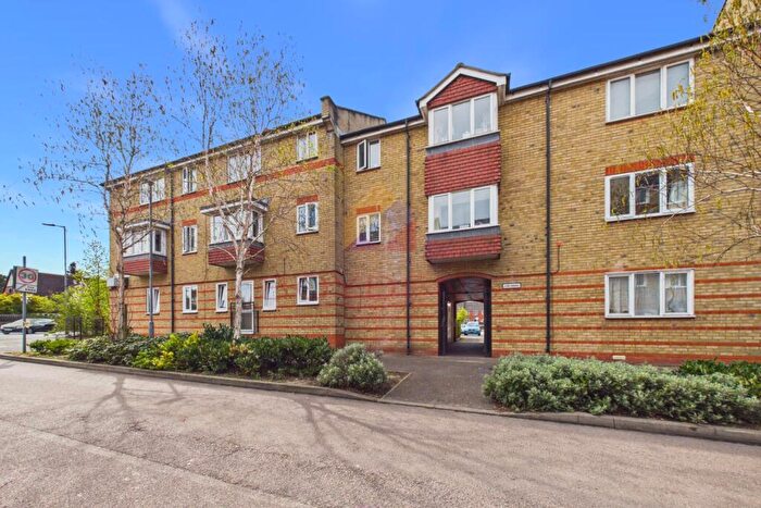 2 Bedroom Apartment For Sale In Parkinson Drive, Chelmsford, CM1