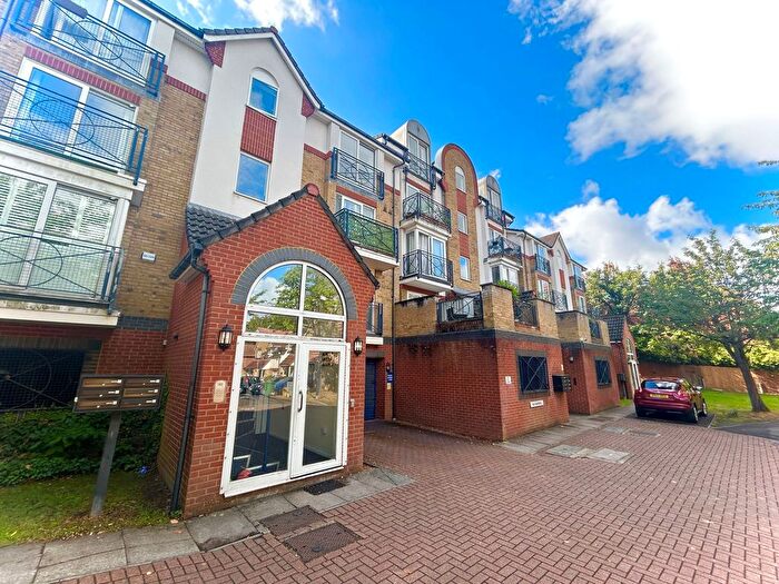 2 Bedroom Flat To Rent In Montana Gardens, Sutton, SM1