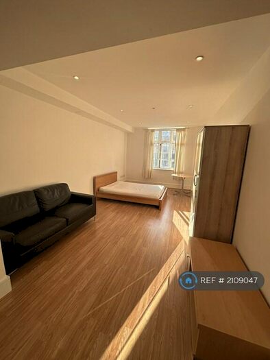Studio To Rent In Bernhard Baron House, London, E1