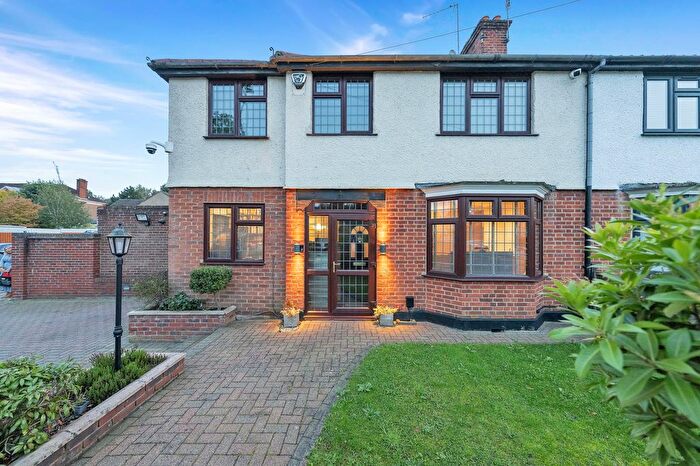3 Bedroom Semi-Detached House To Rent In Rickmansworth Road, Watford, WD18