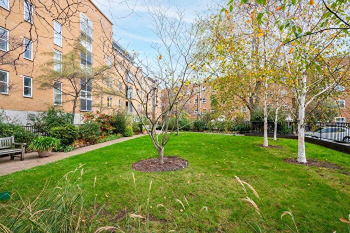 2 Bedroom Flat To Rent In Leathermarket Court, London Bridge, London, SE1