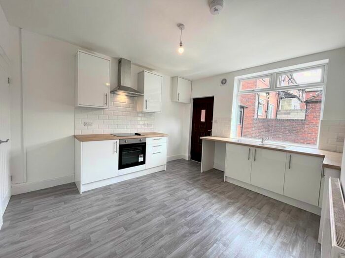 3 Bedroom Town House To Rent In Castlefield Street, Shelton, Stoke-On-Trent, Staffordshire, ST4