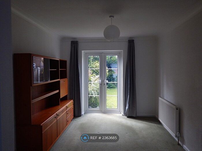 3 Bedroom Semi-Detached House To Rent In Temple Road, Sale, M33