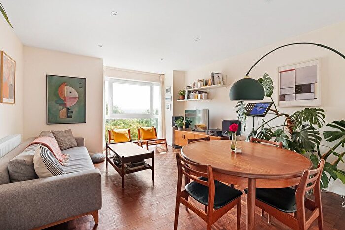 2 Bedroom Flat For Sale In Horniman Drive, Forest Hill, SE23