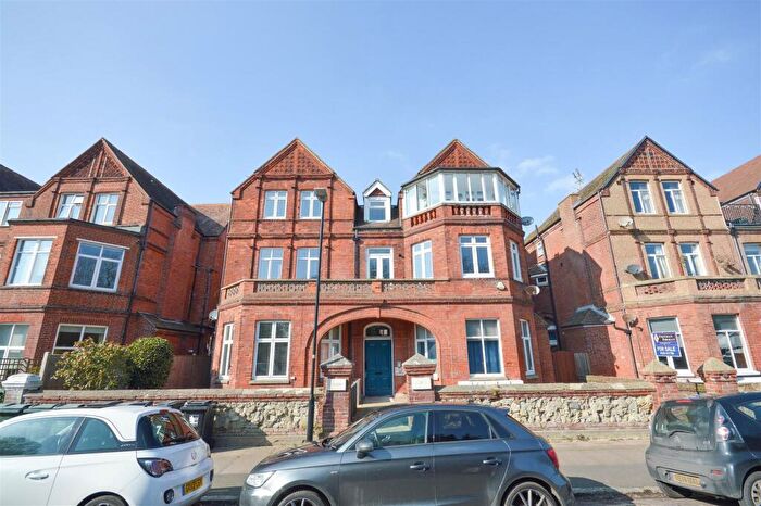 2 Bedroom Flat For Sale In Hartfield Road, Eastbourne, BN21