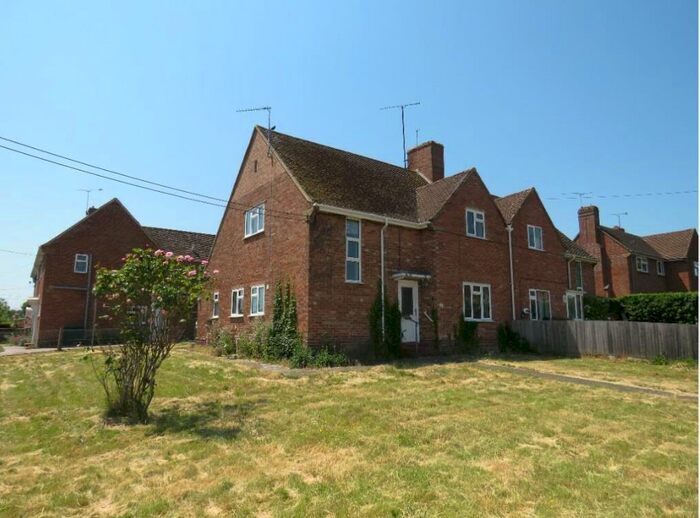 3 Bedroom Semi-Detached House For Sale In Sarum Close, Shipton Bellinger, Tidworth, SP9