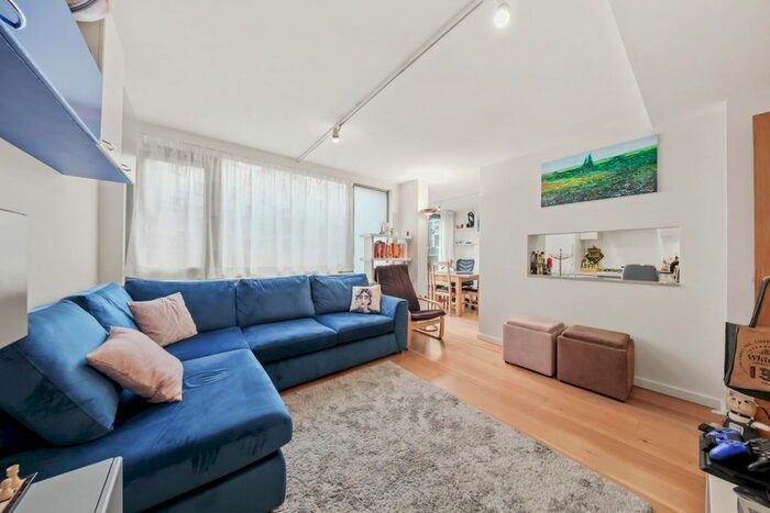 2 Bedroom Flat To Rent In Peacock Place, Highbury, N1