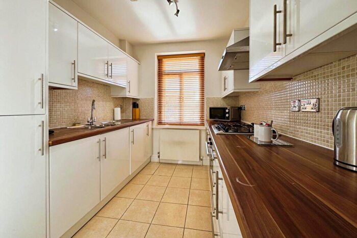 1 Bedroom Apartment To Rent In Broad Street, Wokingham, RG40