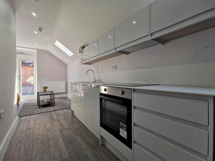 2 Bedroom Apartment To Rent In High Road, Willesden Green, NW10