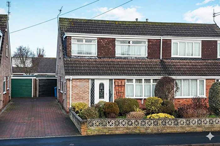 3 Bedroom Semi-Detached Bungalow For Sale In Stanbury Road, Hull, HU6