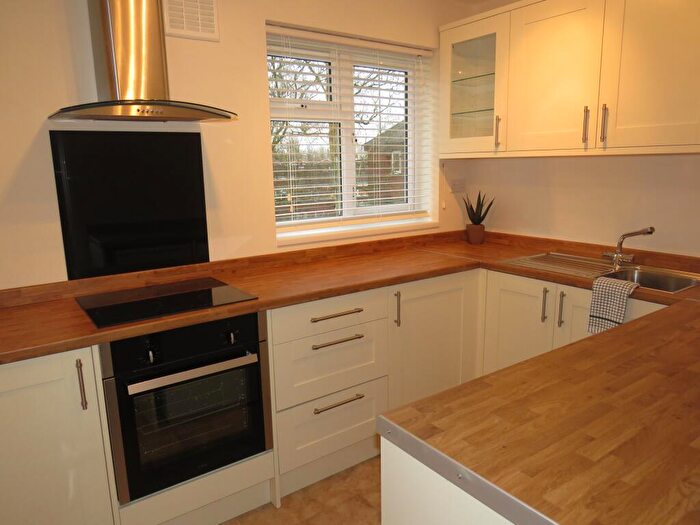 2 Bedroom Flat To Rent In Langcliffe Avenue, Warwick, CV34