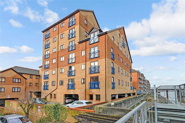2 Bedroom Flat For Sale In West Street, Gravesend, Kent, DA11