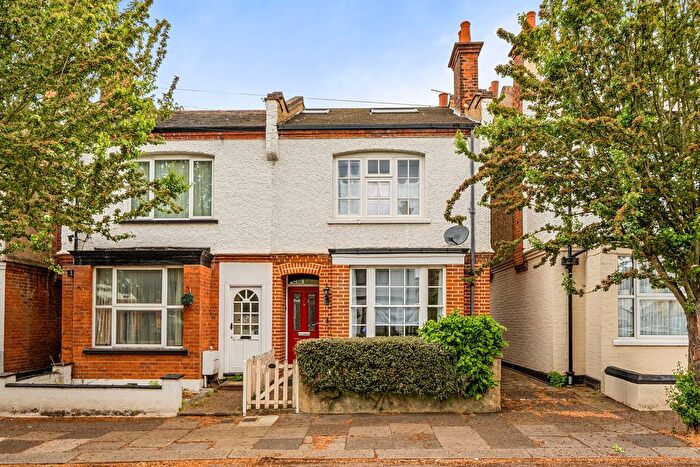 4 Bedroom Semi Detached House For Sale In Kimberley Gardens, Enfield, EN1