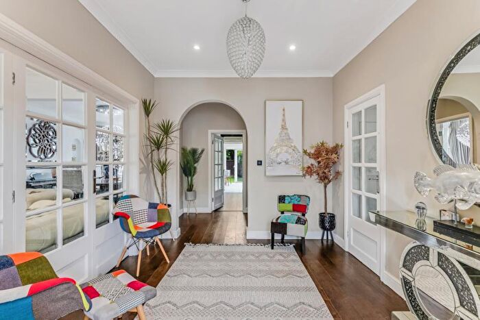 5 Bedroom Terraced House To Rent In Haslemere Road, N3