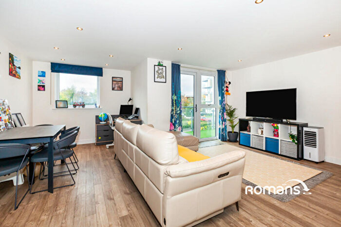 2 Bedroom Flat To Rent In Kingston Close, Maidenhead, Berkshire, SL6