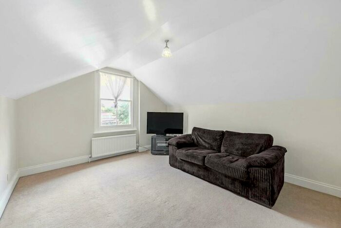 1 Bedroom Flat To Rent In Priests Bridge, Little Chelsea, London, SW14