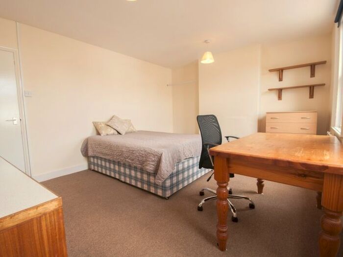 4 Bedroom Flat To Rent In New High Street, Headington, Oxford, OX3