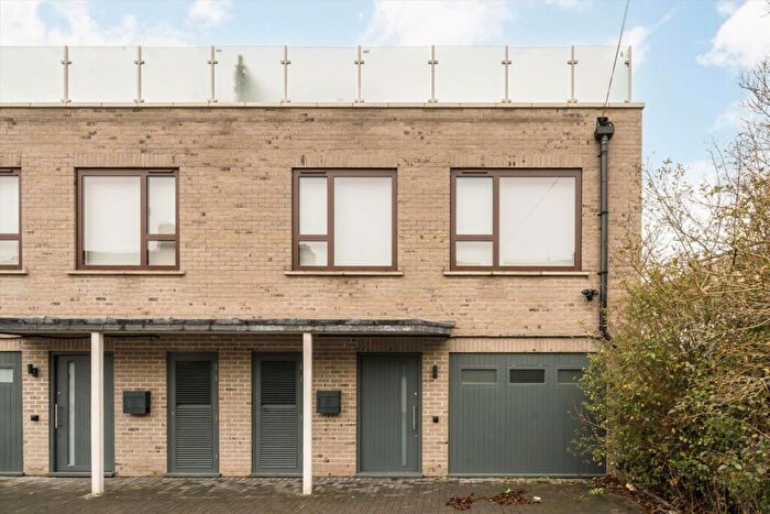 4 Bedroom Semi-Detached House For Sale In Bridge Way, Temple Fortune, NW11