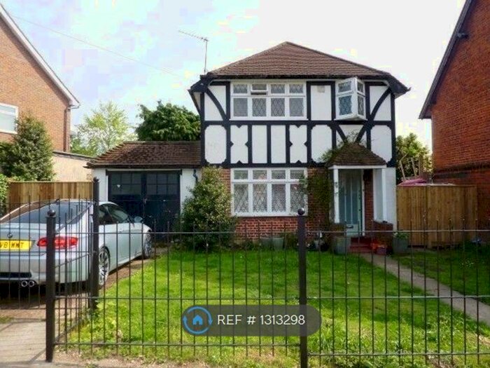 2 Bedroom Detached House To Rent In Elm Road, Chessington KT9