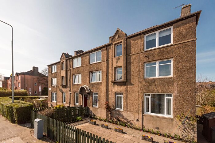 2 Bedroom Flat For Sale In Hutchison Cottages, Edinburgh, EH14