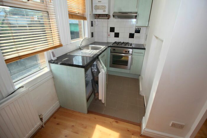 Studio To Rent In High Street Penge, London, SE20