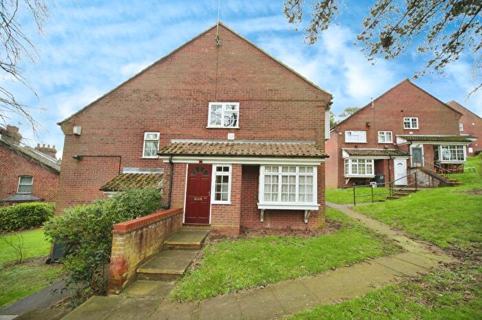 2 Bedroom Cluster House To Rent In Somersby Close, Luton, LU1