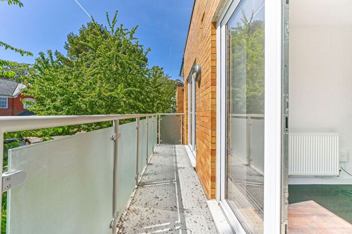 2 Bedroom Flat To Rent In Damson Way, Carshalton Beeches, Carshalton, SM5