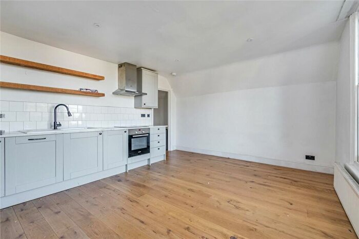 2 Bedroom Apartment To Rent In Nightingale Lane, London, SW12