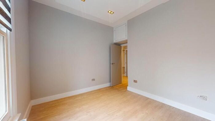 2 Bedroom Flat To Rent In London, W10