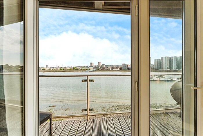 3 Bedroom Flat To Rent In The Reflection Woolwich Manor Way, Docklands Royal Docks, E16